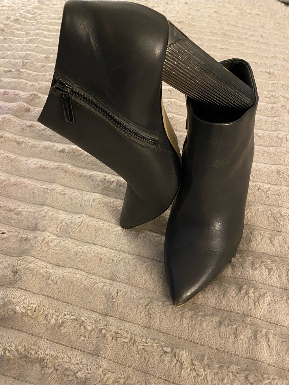 Michael Kors Chic Gray Pointed Toe Ankle Boots - Sleek Leather Women's Booti